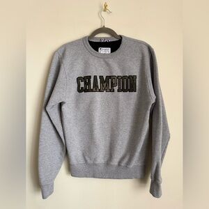 Champion Powerblend Crewneck Sweatshirt – Camo Logo – Heather Grey – Size S